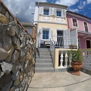 https://dvorska-ulica-37.primorje-gorskikotar.com
